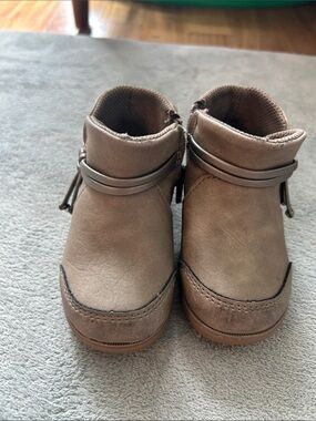 Stride Rite 360 Shania Boot Taupe Toddler Size 5 Zip Ankle Bootie